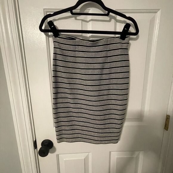 LOFT Striped Pencil Skirt - Picture 4 of 4